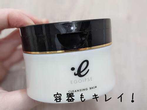 中の容器も、シンプルでかわいいです。
